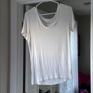 American Eagle flowy v neck
